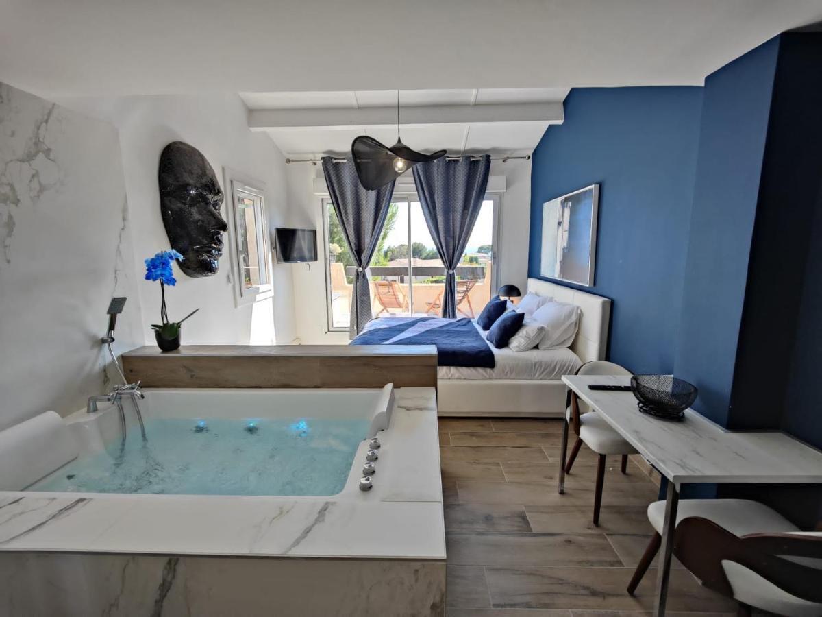 Suites Jm - Les Pins Marines - Jacuzzi & Vue Mer Bandol Bagian luar foto